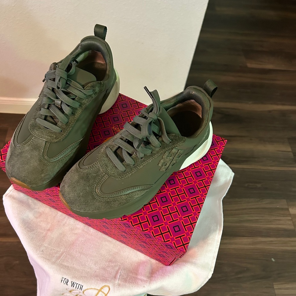 Tory Burch Good Luck Trainer suede Palm Leaf in very good condition size 7 1/2